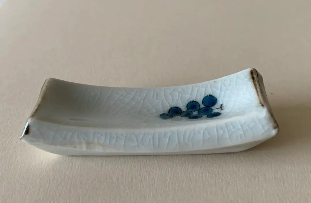 Thumbnail of 16 grape-patterned chopstick rests