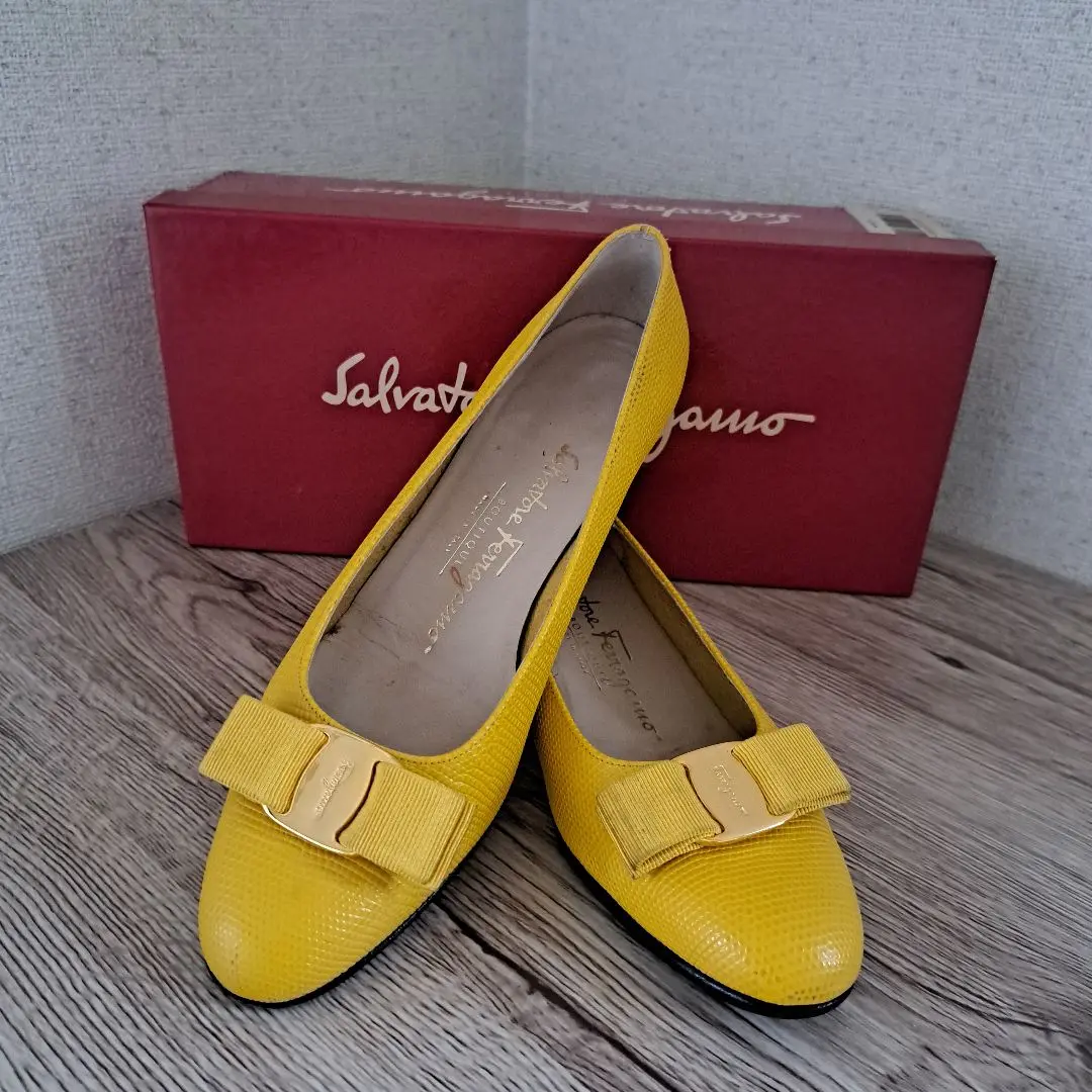 5D　SALVATORE FERRAGAMO　フェラガモ　マスタード　黄色　美品 2025年最新】Salvatore Ferragamo カラー：イエロー系