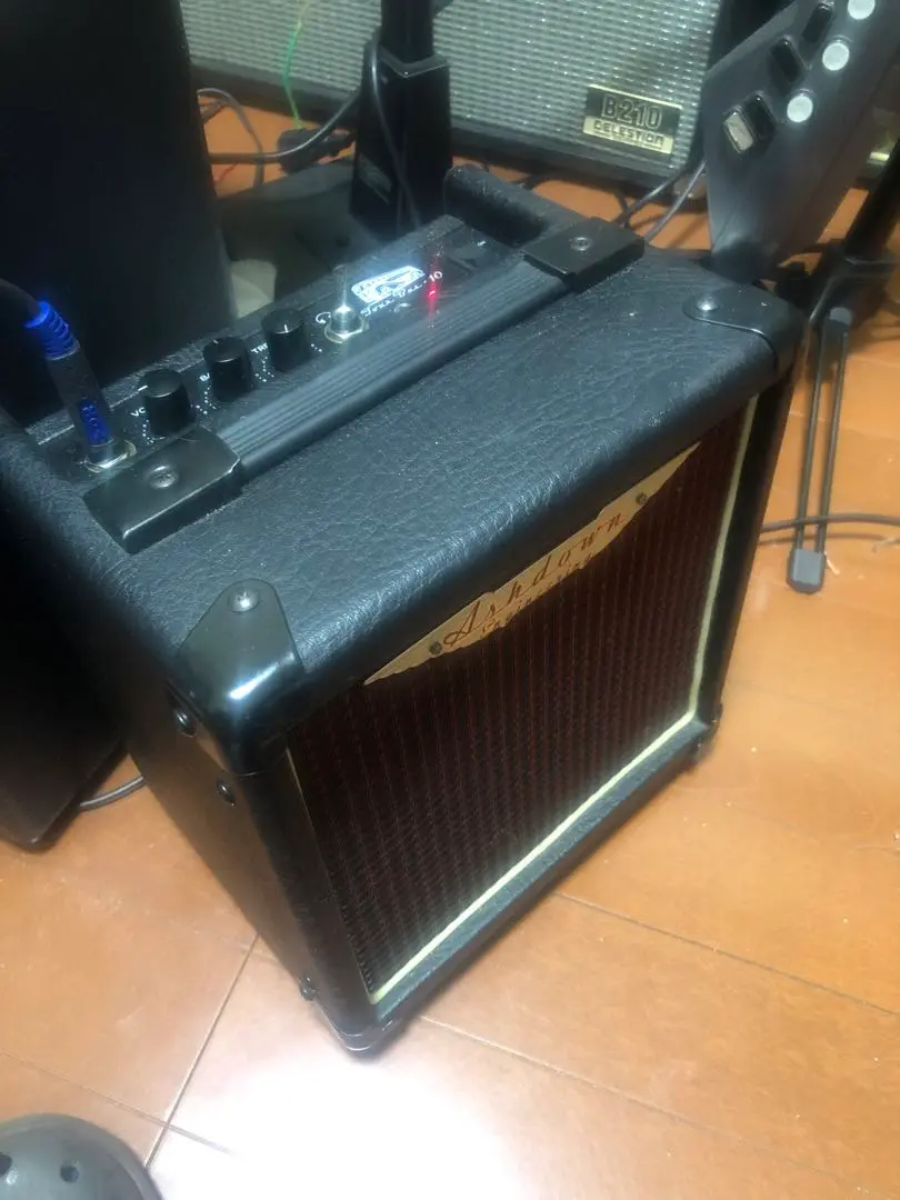Ashdown ベースコンボアンプ 限定モデル TOURBUS CUSTOM Ashdown ベースコンボアンプ 限定モデル TOURBUS CUSTOM