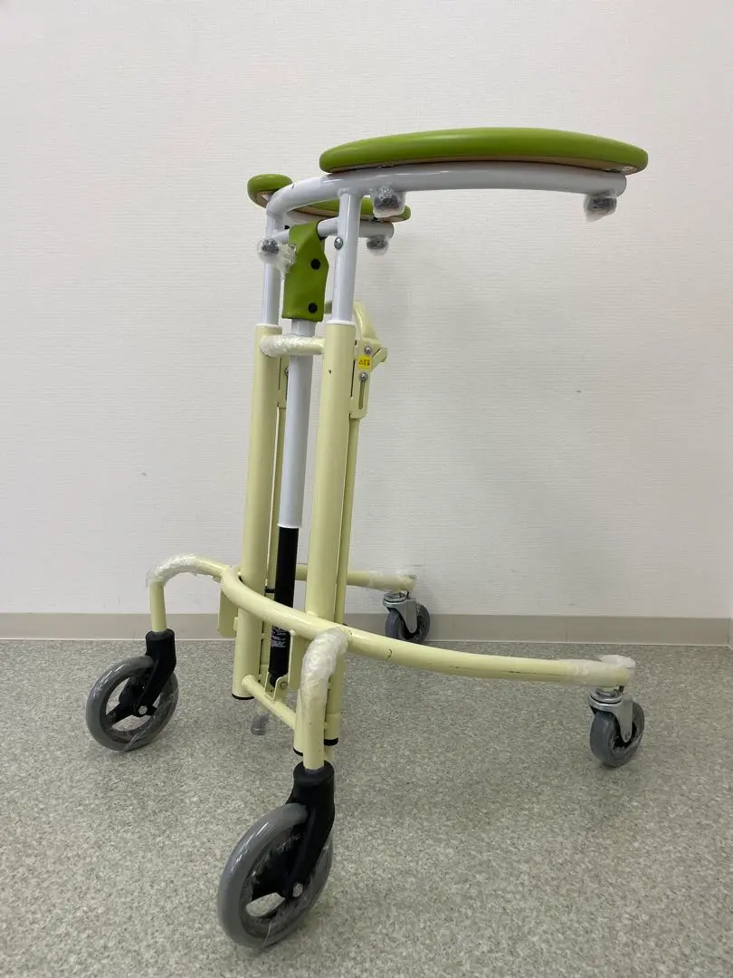 医療用歩行器：トレウォークスリム 四輪歩行器トレウォーク スリム【日進医療器】 | シルバーカー