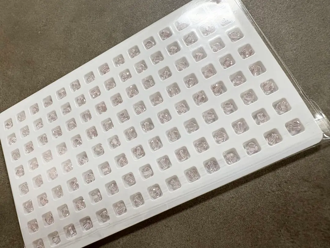 Thumbnail of Glass beads, pink