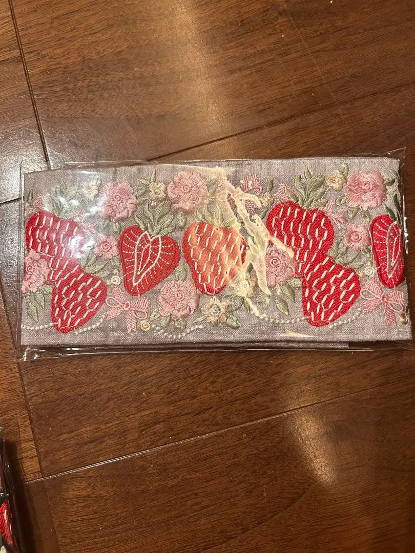 Thumbnail of Embroidered ribbon, new