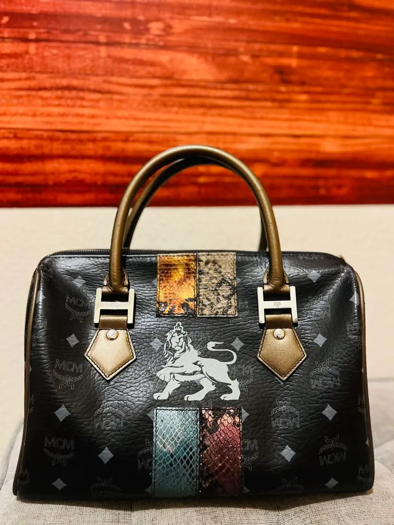 MCM バッグチャーム ロゴグラム ライオン MCM 【中古】MCM アニマルチャーム ライオン バッグチャーム