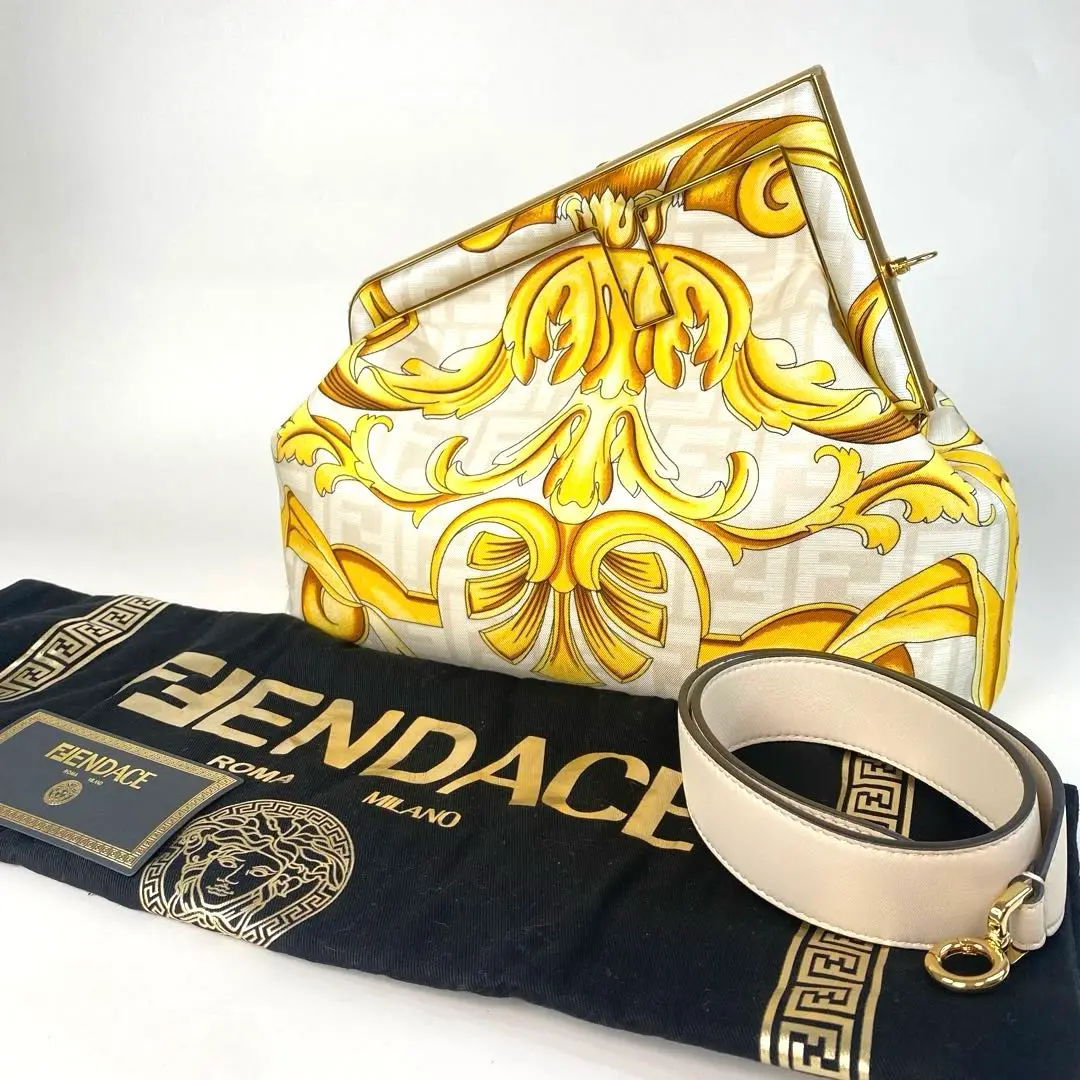 定価13.2万/25%off☆フェンダーチェ FF総柄三つ折りミニ財布 欲しい♡超限定♪【フェンダーチェ】フェンディ×ヴェルサーチェ