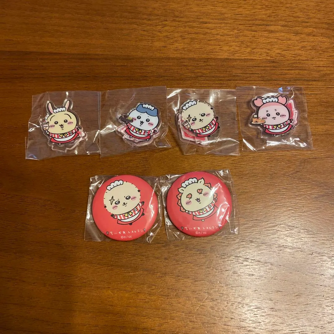 Thumbnail of Chikawa Restaurant "Sorry to keep you waiting" Acrylic Stand & Button Badge Set