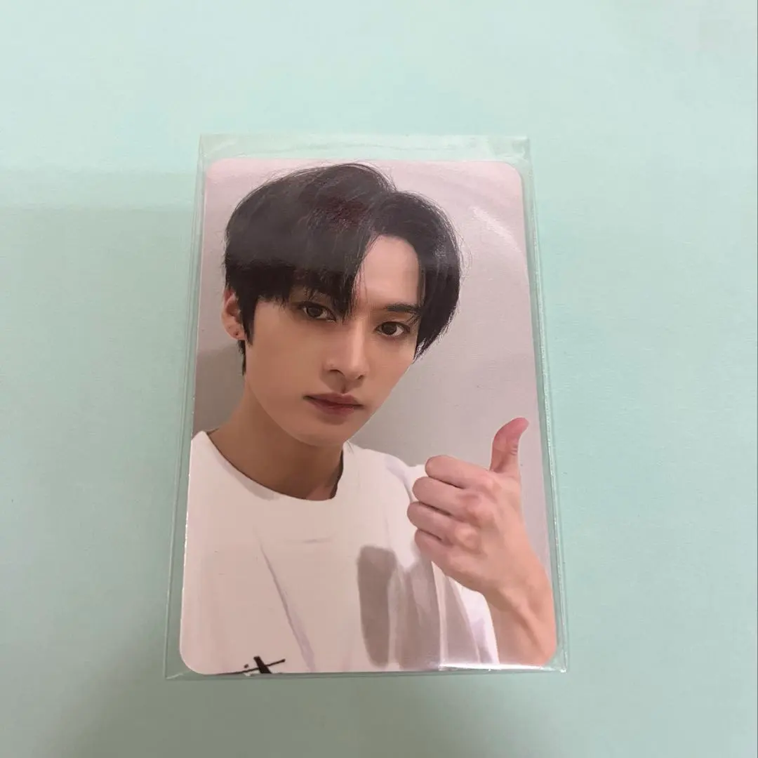 Thumbnail of Stray Kids Lee Know trading card