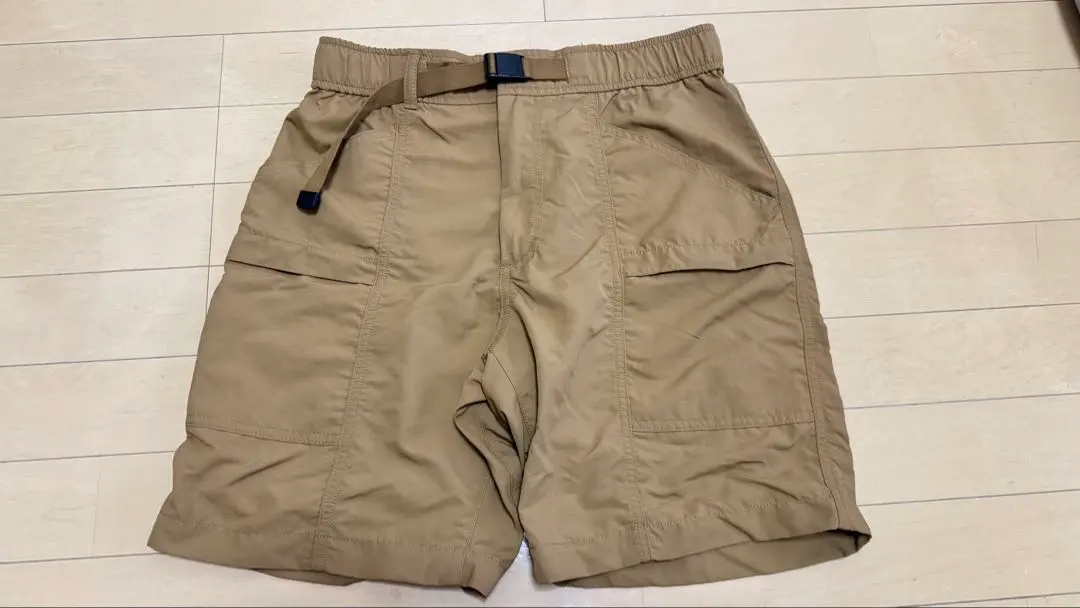Thumbnail of UNIQLO Beige Mesh Pocket Shorts