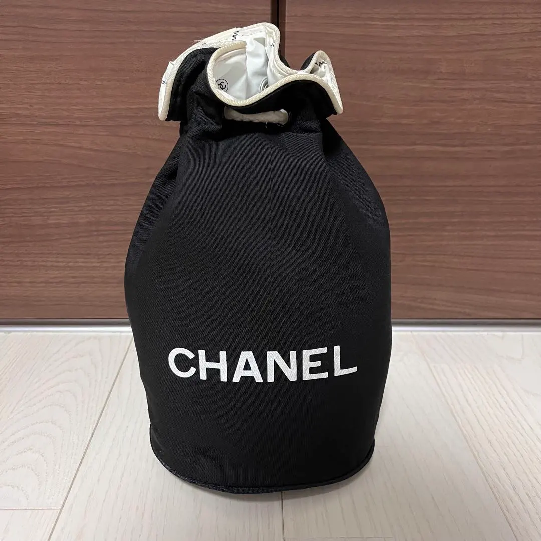[美品] CHANEL キャンバス 巾着型 2WAYリュック ビーチバック大 美品] CHANEL キャンバス 巾着型 2WAYリュック ビーチバック大