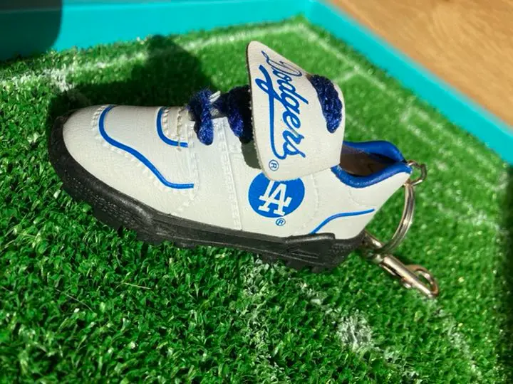 MLB ロゴスニーカーシューズ紐アクセサリーピンセット MLB ロゴスニーカーシューズ紐アクセサリーピンセット（楽天市場