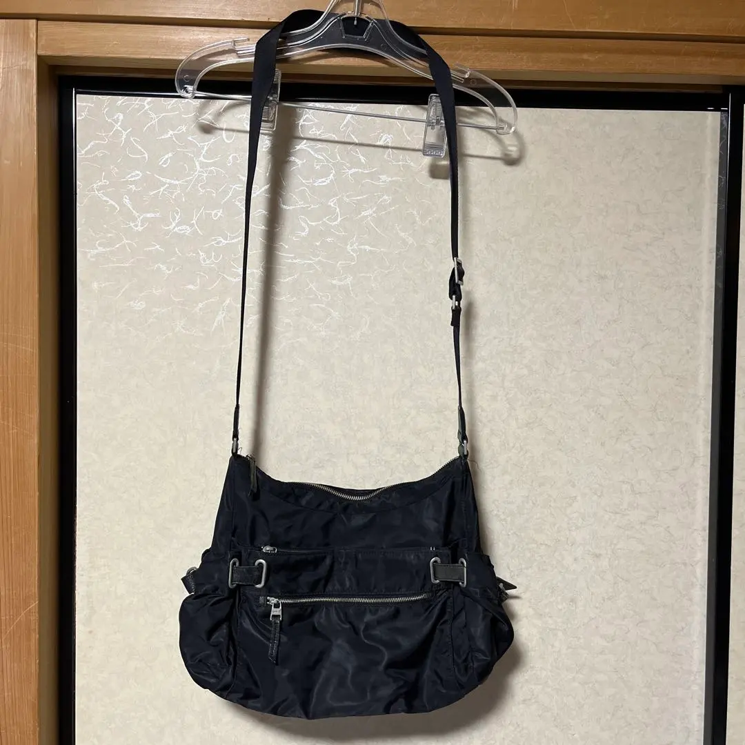 agnes b. 肩背包 的縮圖