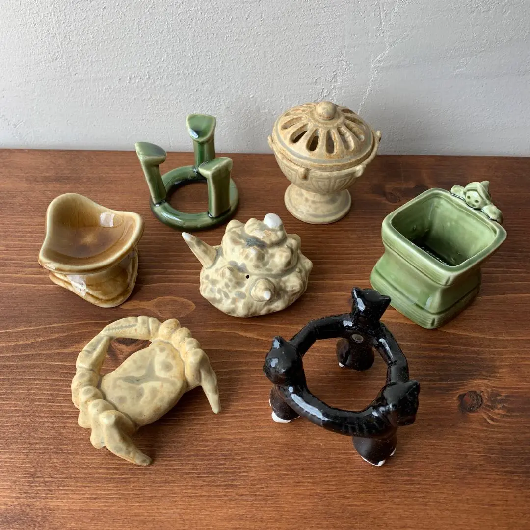 青磁 三閑人 三ツ人形 蓋置 陶芳 作 共箱 美品 です。 新古】浅黄交趾 三ツ人形蓋置 小峠葛芳 共箱入 HTK004 | 錦玉堂