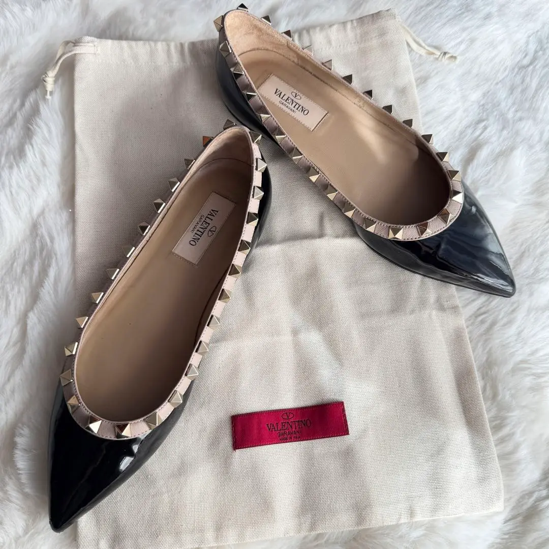 ♡Valentino•スタッズ付きフラットシューズ•黒とベージュ VALENTINO ヴァレンティノ バレエシューズ 4W2S0HB6 SWH
