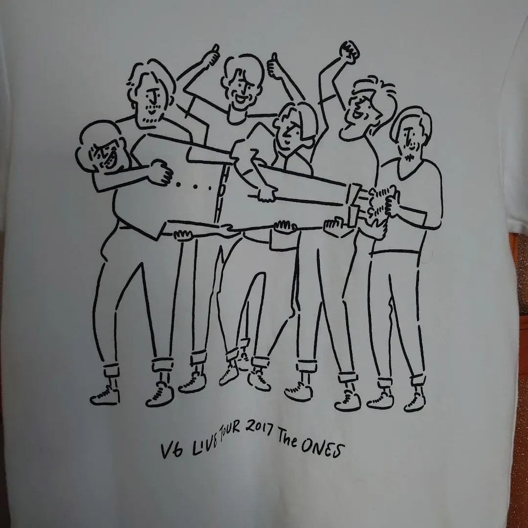 V6 The ONES コンサート Tシャツ Amazon.co.jp: V6 公式グッズ【 Tシャツ 】「 LIVE TOUR 2017