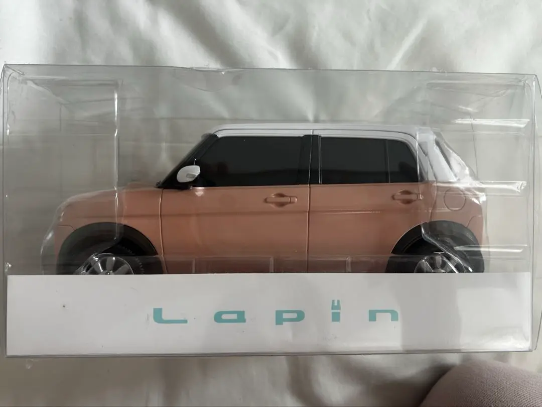 スズキ Lapan ピンクと白のSUVスタイル ミニカー[新品·未使用