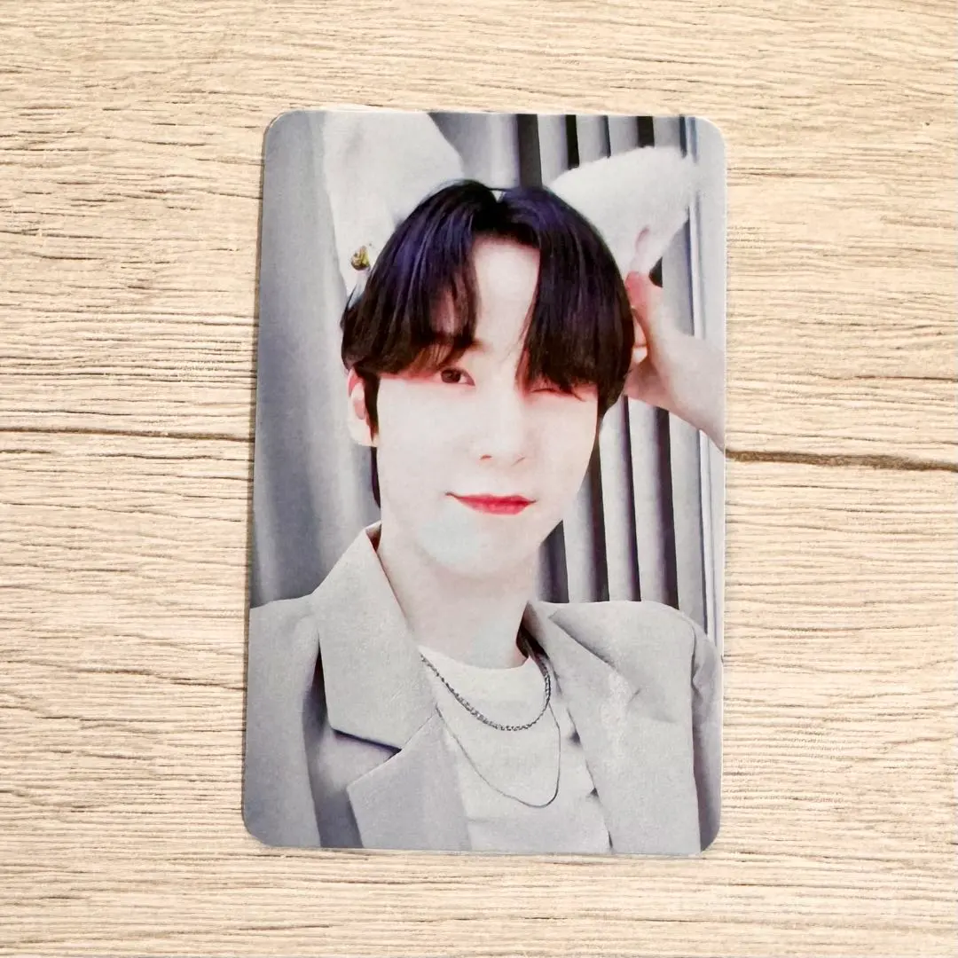 Thumbnail of ATEEZ OUTLAW Makestar Benefit White Cat Ear Trading Card Yunho
