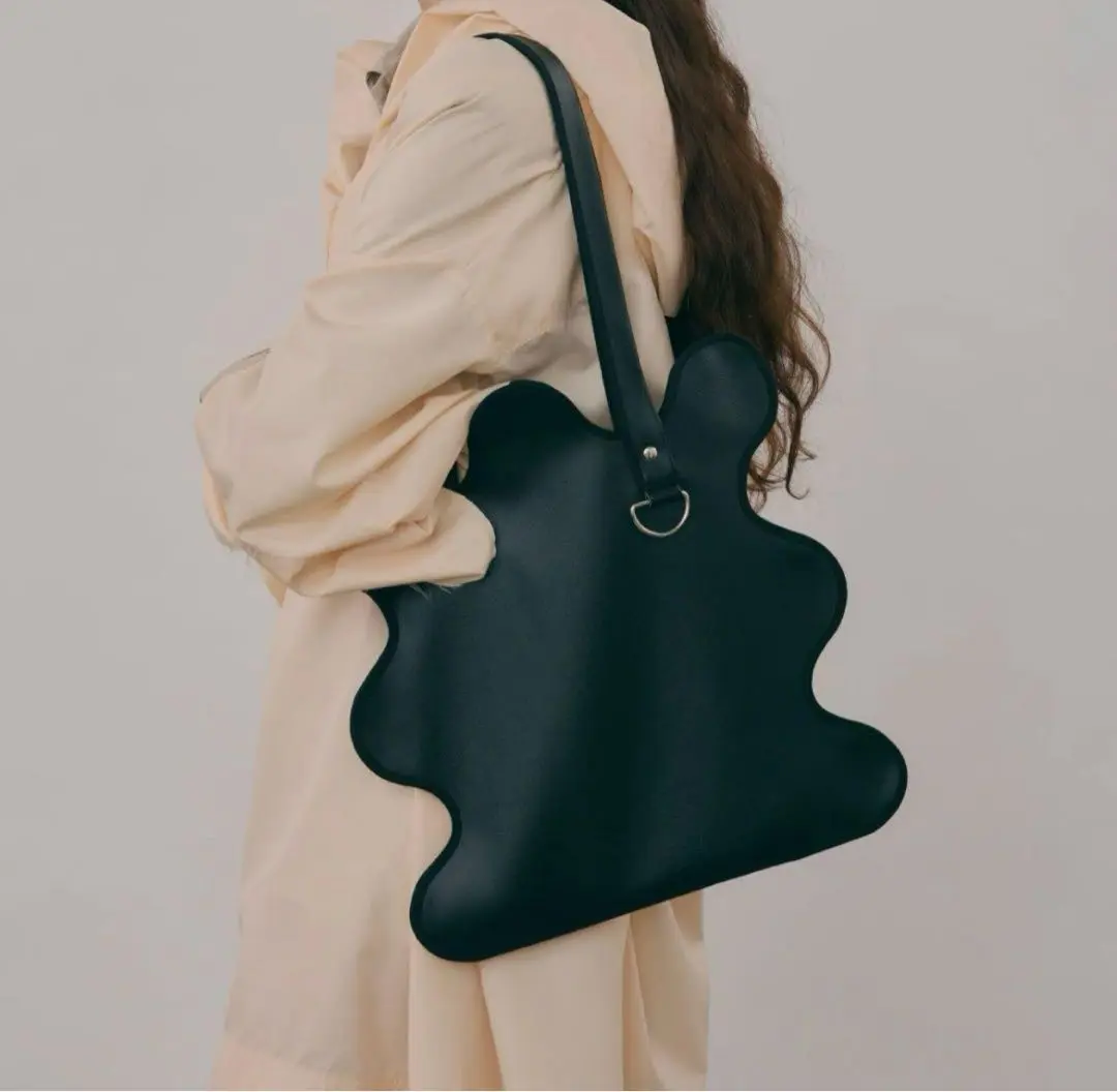 パーティーバッグ♡  新品未使用 セール】2WAY サテン パーティー クラッチ バッグ（クラッチ