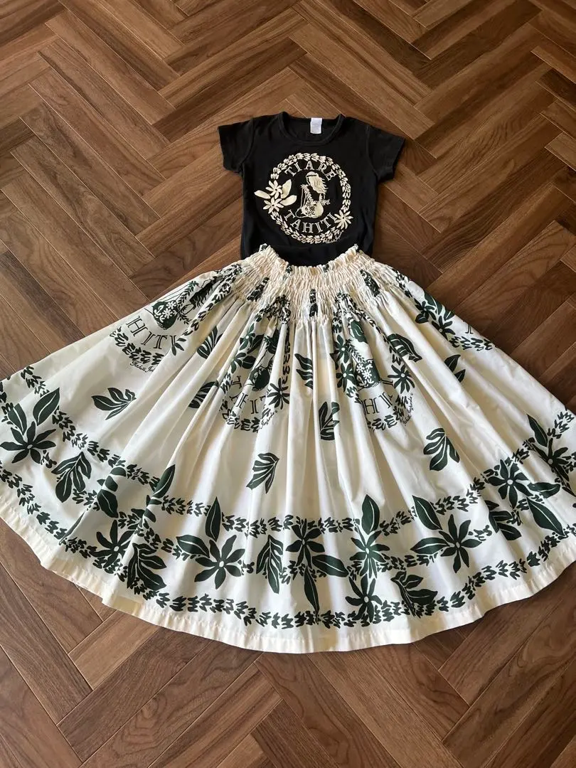 Tahiti Imports パウスカート とTシャツのセットアップ hauoli-hawaiian_ti01014g01000