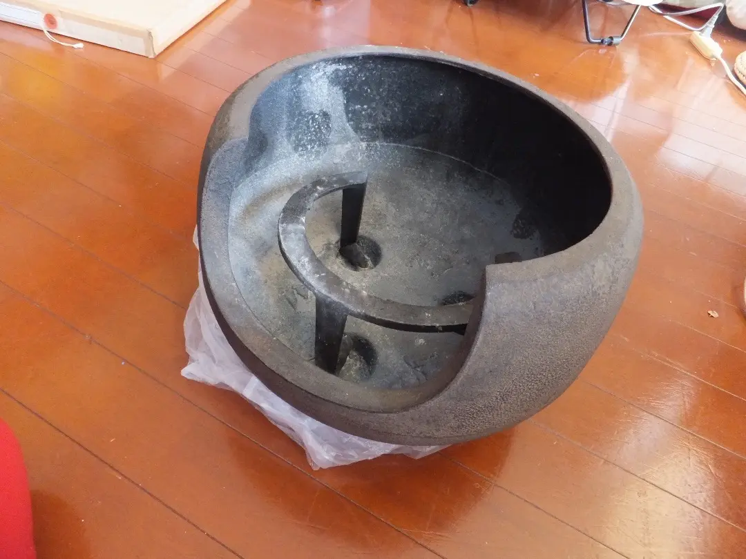 鉄製 火鉢 特大 木製台座 鉄火鉢 レトロ火鉢 アンティーク 鉄製 火鉢 特大 木製台座 鉄火鉢 レトロ火鉢 アンティーク