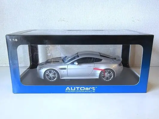 Thumbnail of Special Price: AUTOart (1/18) Aston Martin V12 Vantage