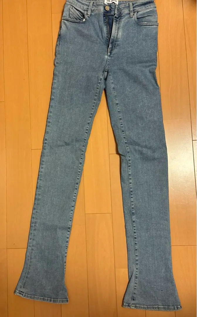 デニム・ジーパン THE ATTICO JEANS (WCP00279CCC120AA) The Atticoのブルー Fern ジーンズがセール中