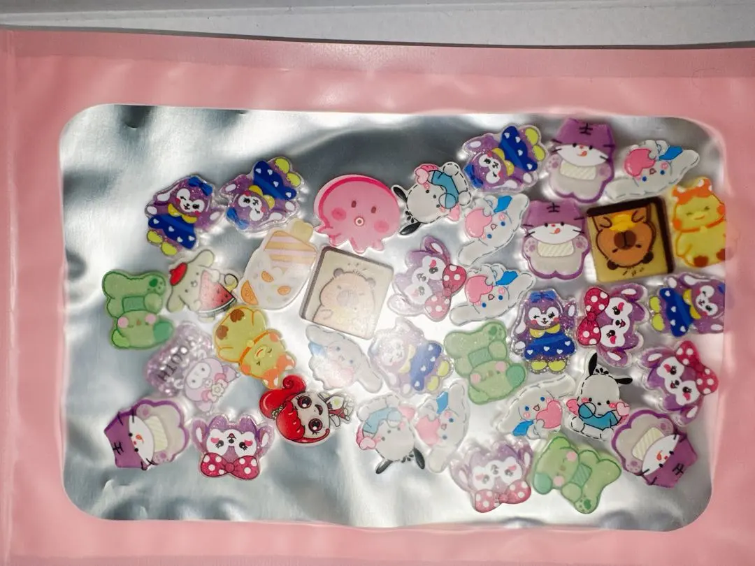 Thumbnail of 2 cm acrylic character set