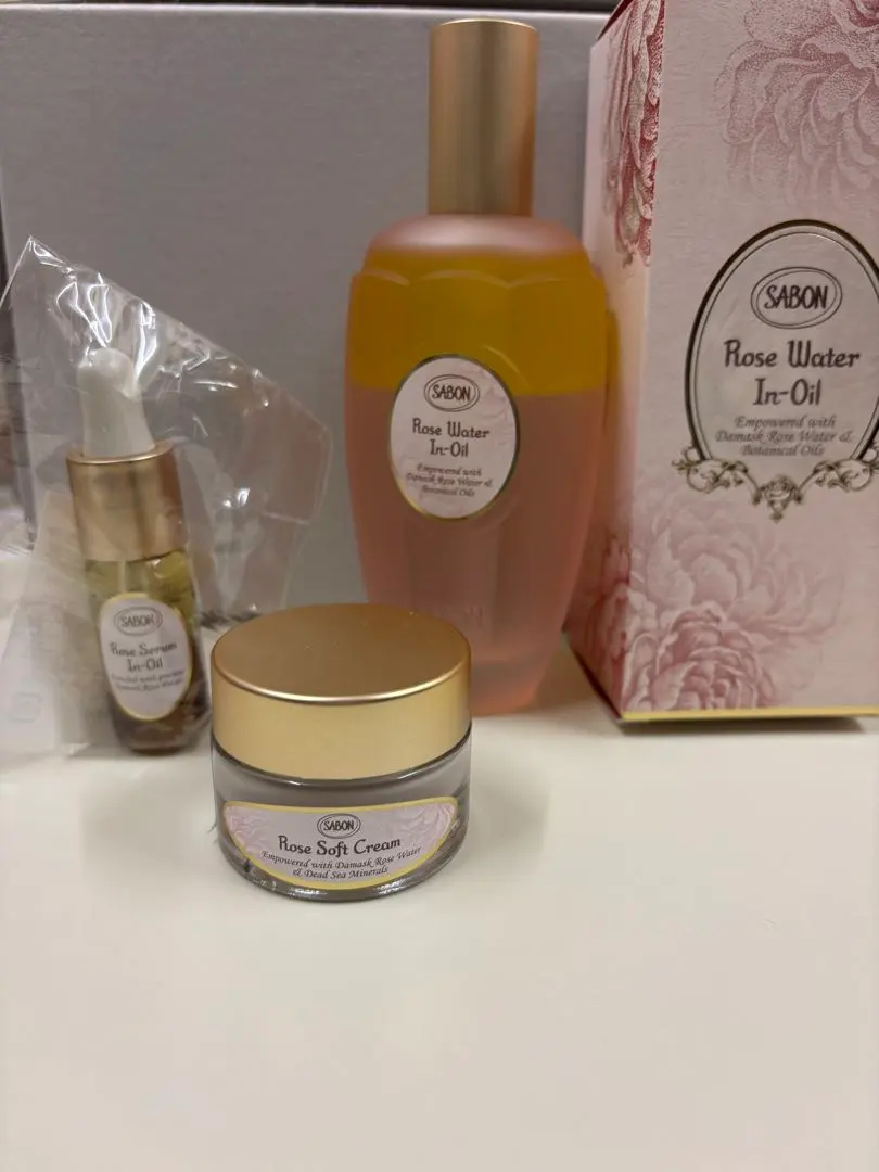 SABON 玫瑰水凝油 & 身體乳霜 & 花卉精華 的縮圖