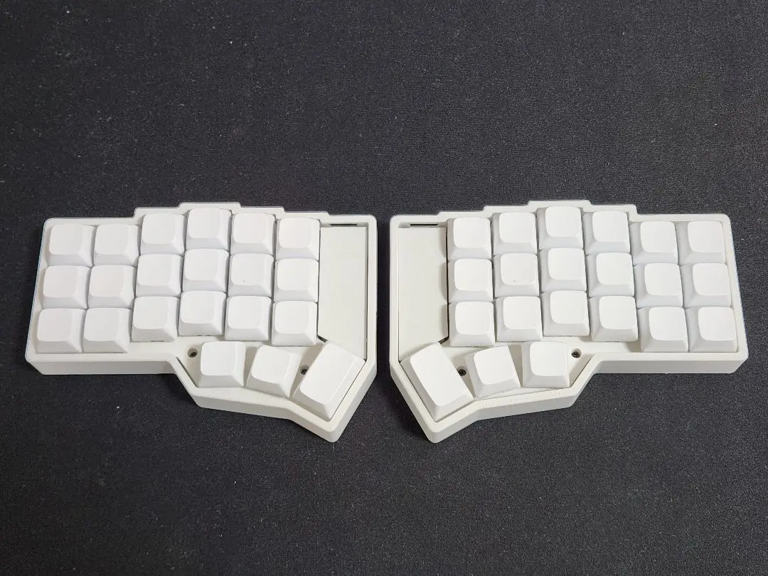 Corne v4 Cherry ワイヤレス 無線 完成品 ブラック corne v4】分割キーボードに手を出した話【購入、組み立て編