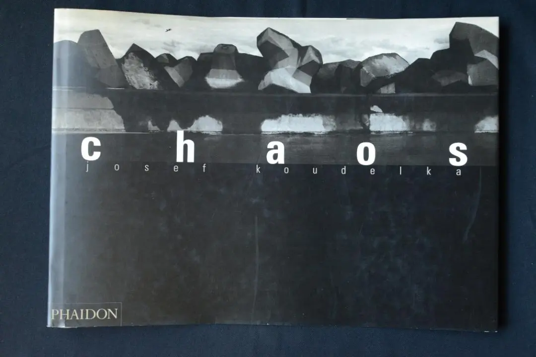 【Josef Koudelka: Chaos】ジョセフ・クーデルカ 1999年 Josef Koudelka: Chaos】ジョセフ・クーデルカ 1999年 Amazon.co