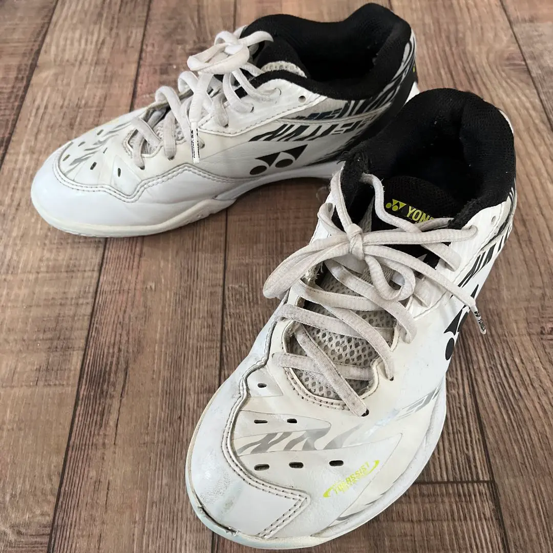 【希少】YONEX ヨネックス 桃田モデル バドミントン シューズ 25cm YONEX】バドミントンシューズ25cm桃田モデル 白 パワー