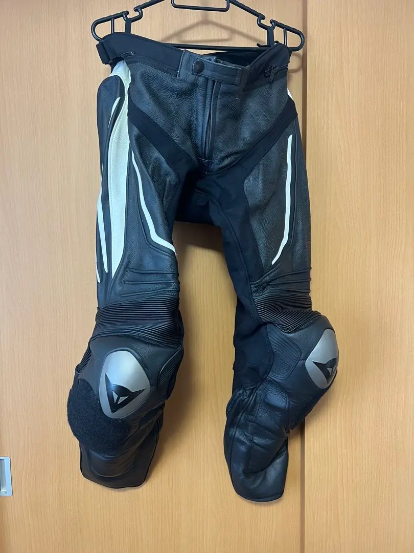 ダイネーゼ Dainese 革ツナギ 黒/青/白/オレンジ DAINESE ダイネーゼ レザーレーシングスーツ 本革 ツナギ 赤