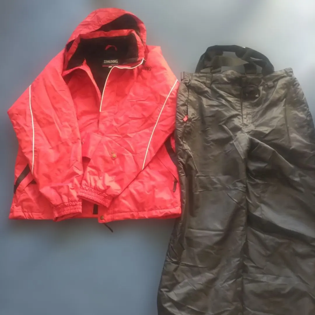 滑雪服　斯伯丁L尺寸　上下套裝 的縮圖