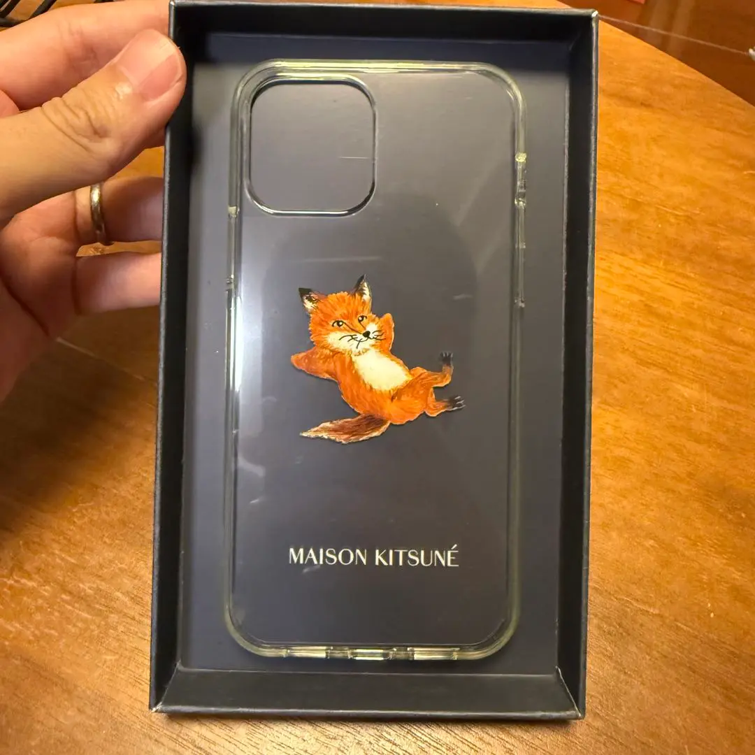 2025年最新】maison kitsune iphone12の人気アイテム - メルカリ