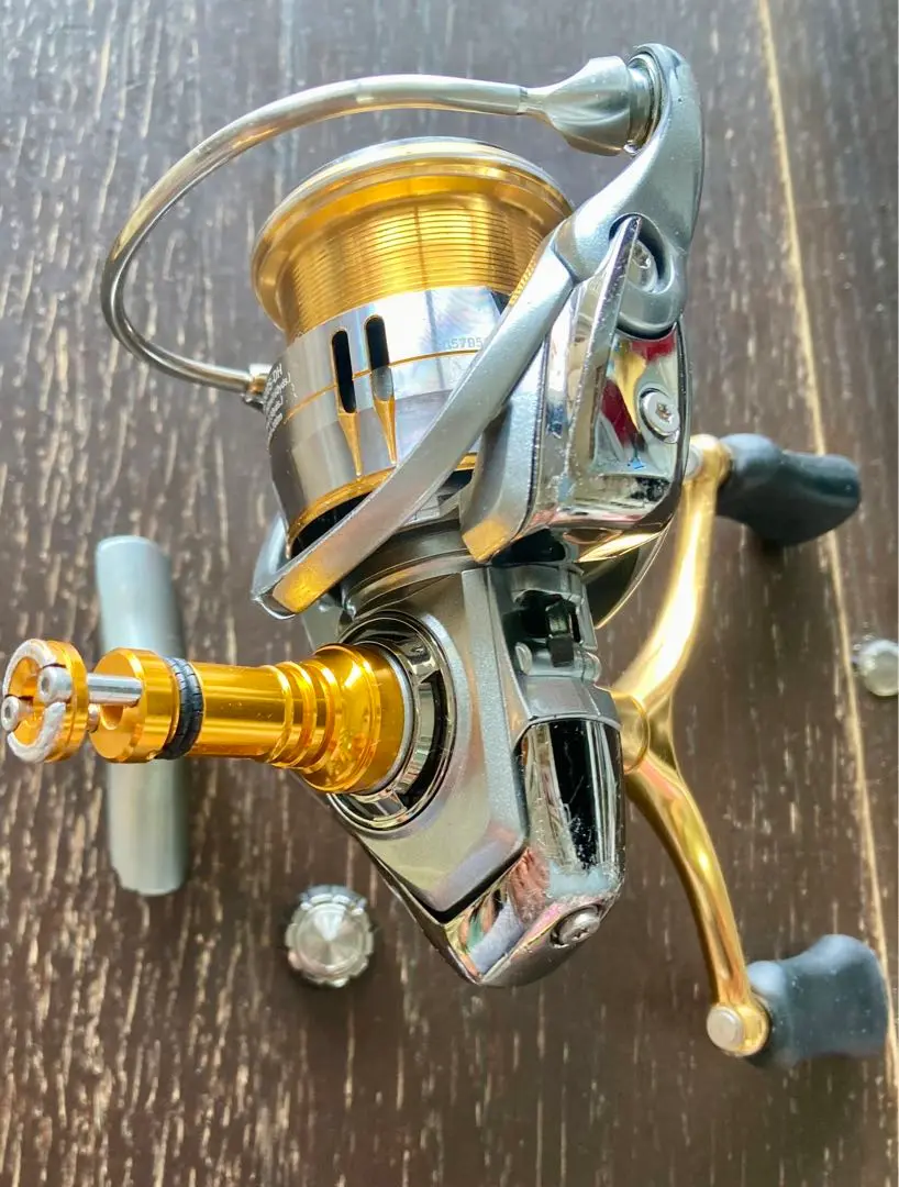 DAIWA 18 FREAMS LT2500S-DH フィッシングリール 極美品 DAIWA（釣り） ダイワ 18フリームス LT2500S−DH