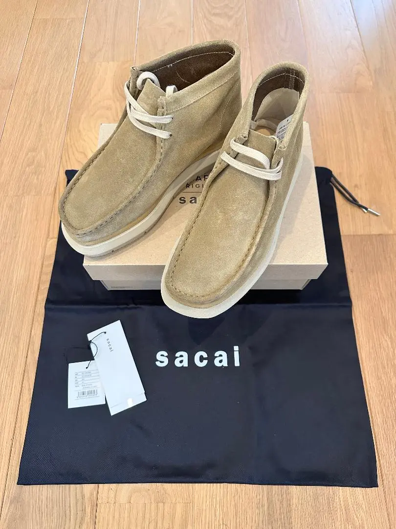 ◆ sacai × Clarks コラボ ワラビーブーツ ◆ サカイ×クラークス、レザーやスエード素材のワラビーブーツ発売