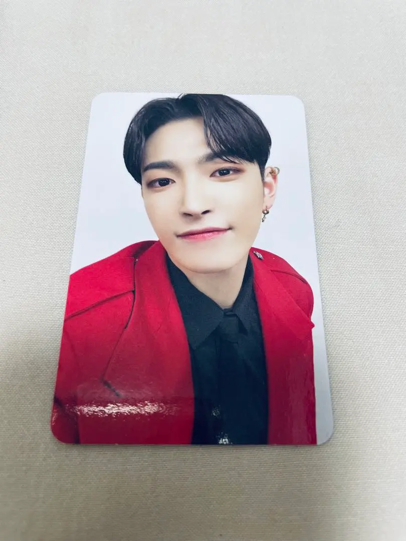 Thumbnail of ATEEZ photocard Hongjoong makestar ver. 6 Hongjoong