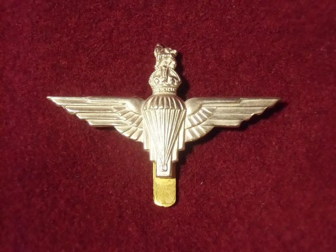 実物官給品 イギリス軍 (陸軍) 空挺部隊 ベレー帽　バッジ付きセット WW2☆イギリス軍☆パラレジメントバッジ付☆ベレー帽☆空挺部隊