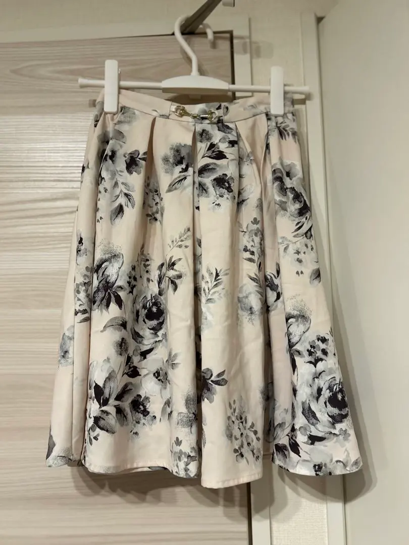 花紋喇叭裙 的縮圖