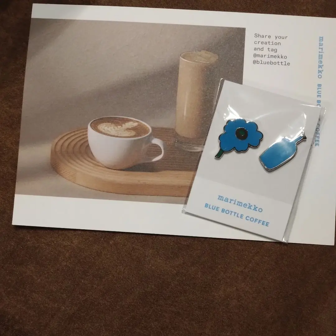 【限定ポストカード付き】　マリメッコ ブルーボトルコーヒー ピンバッジ　セット ブルーボトルコーヒー マリメッコ ピンバッジ