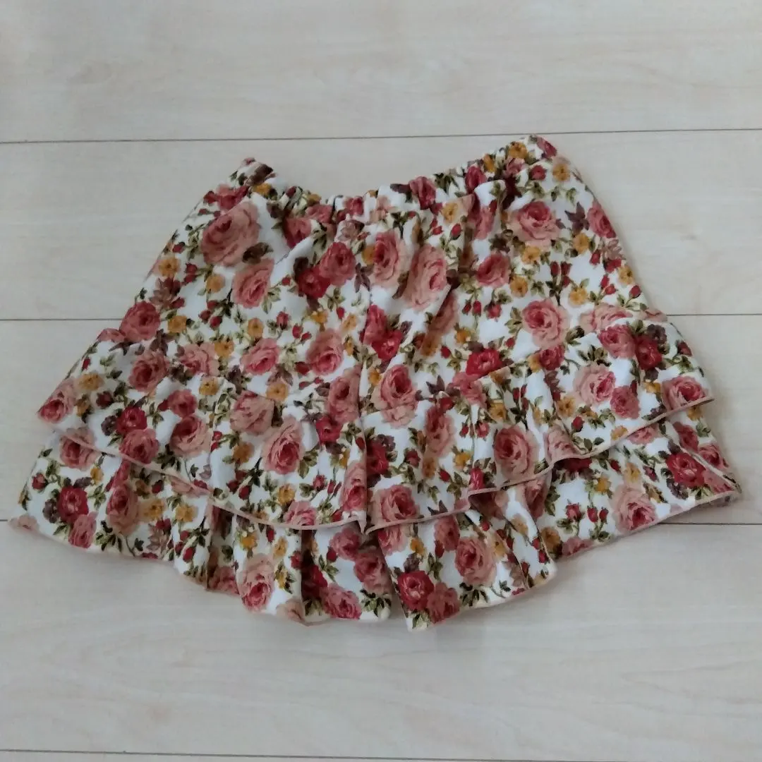 Thumbnail of Floral print half pants ⭐️ Size 140