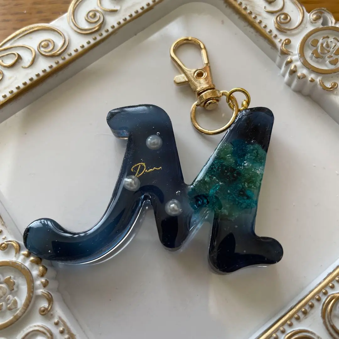 Thumbnail of Initial charm, M