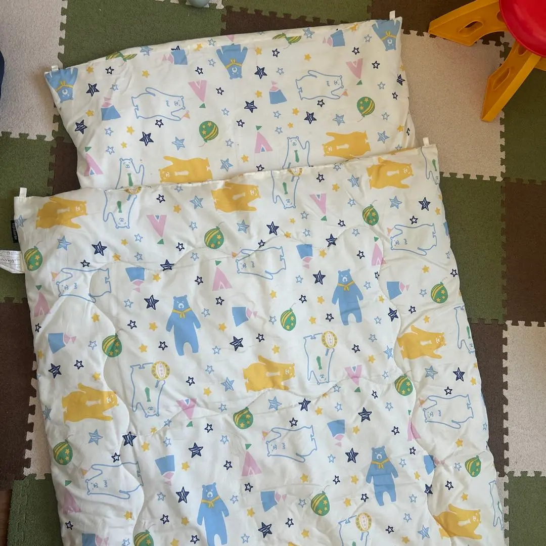 Thumbnail of Baby bedding set with bear and star pattern