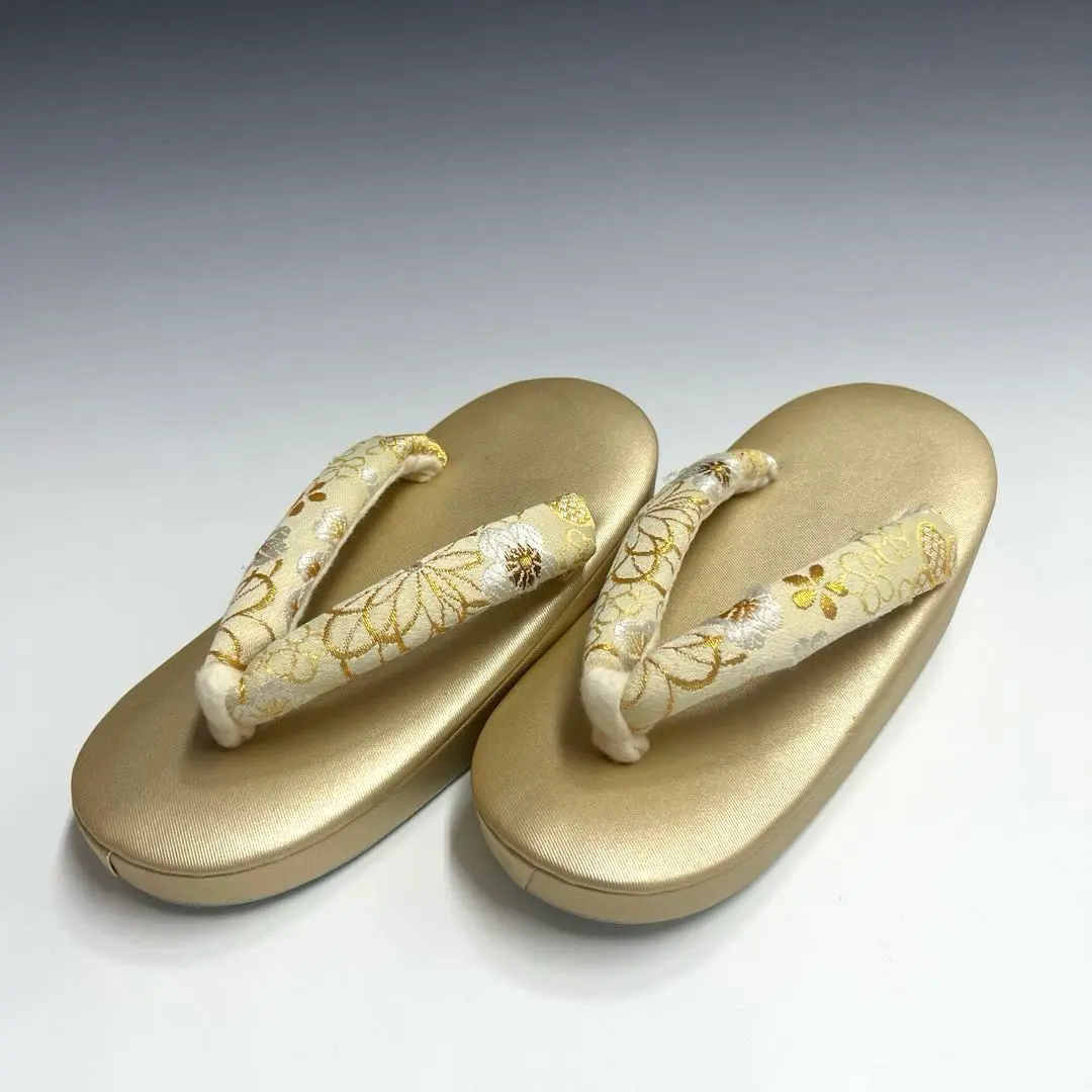 「瑕疵品」全新未使用品七五三女孩草履18cm 的縮圖