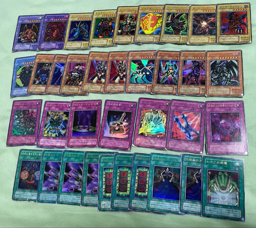 Thumbnail of Yu-Gi-Oh! Duel Monsters cards, approximately 4000 cards