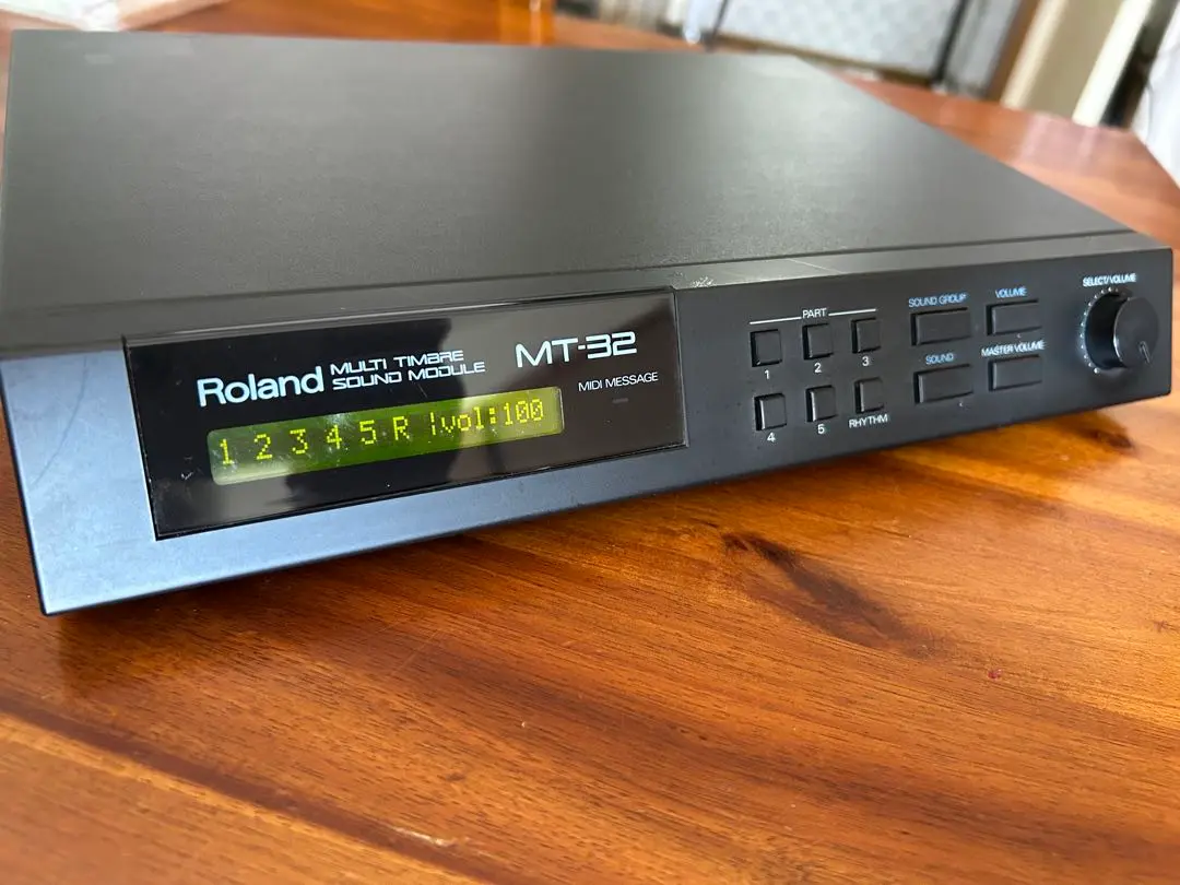 【極美品】Roland ローランド MT-32 音源モジュール 付属品多数！ 極美品】Roland ローランド MT-32 音源モジュール 付属品多数