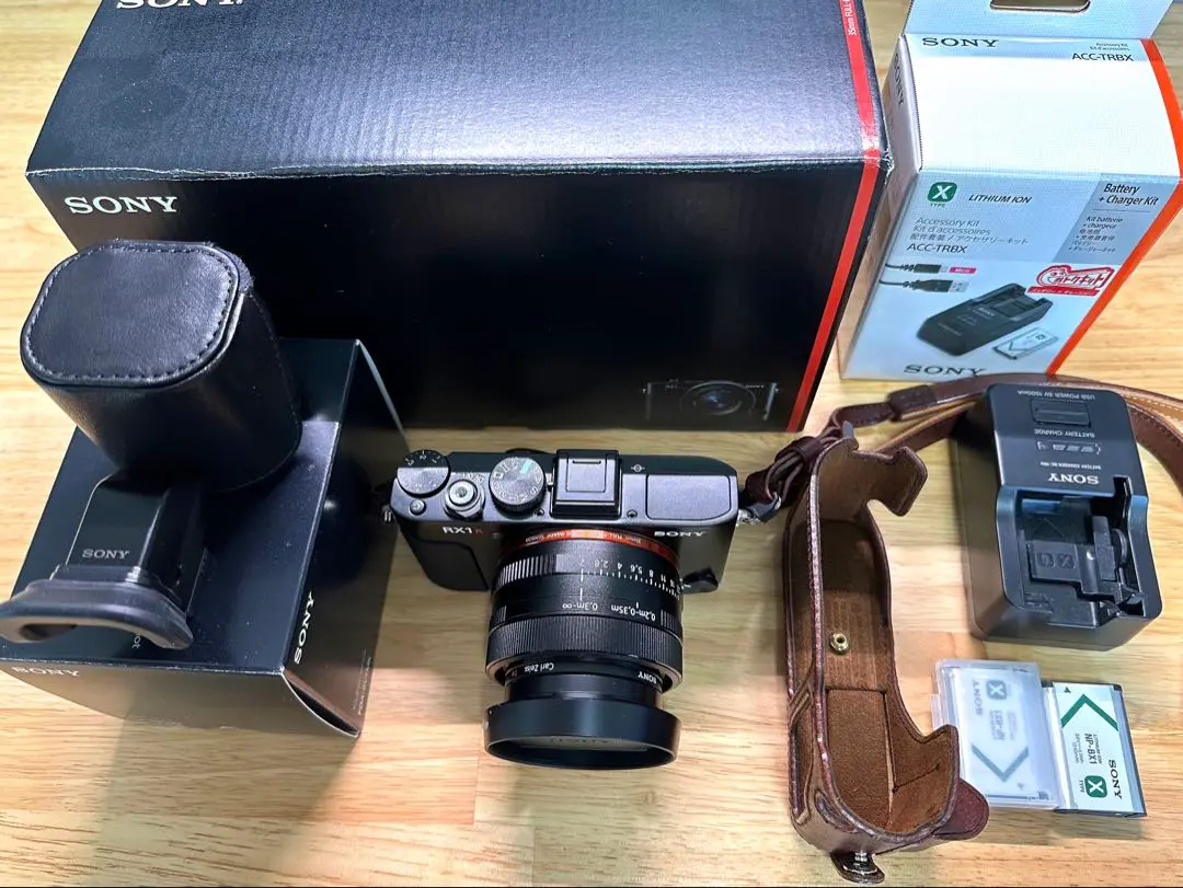 SONY RX1R レザーケース・レンズフード付き SONY RX1R レザーケース・レンズフード付き