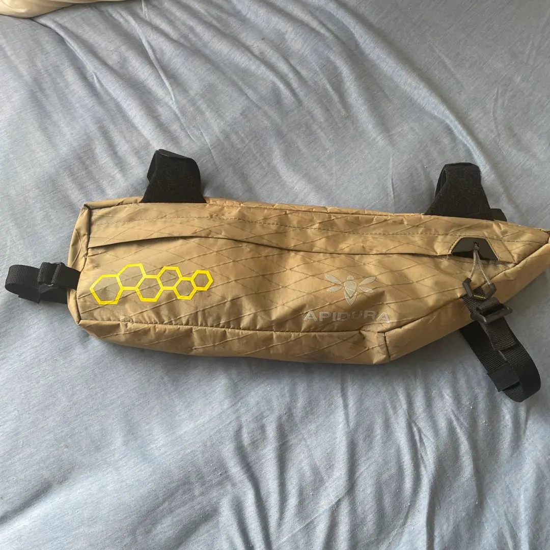 APIDURA フルフレームバッグ 14L＋サイクリング雑誌2冊セット エクスペディション・サドルパック（14L）｜APIDURA