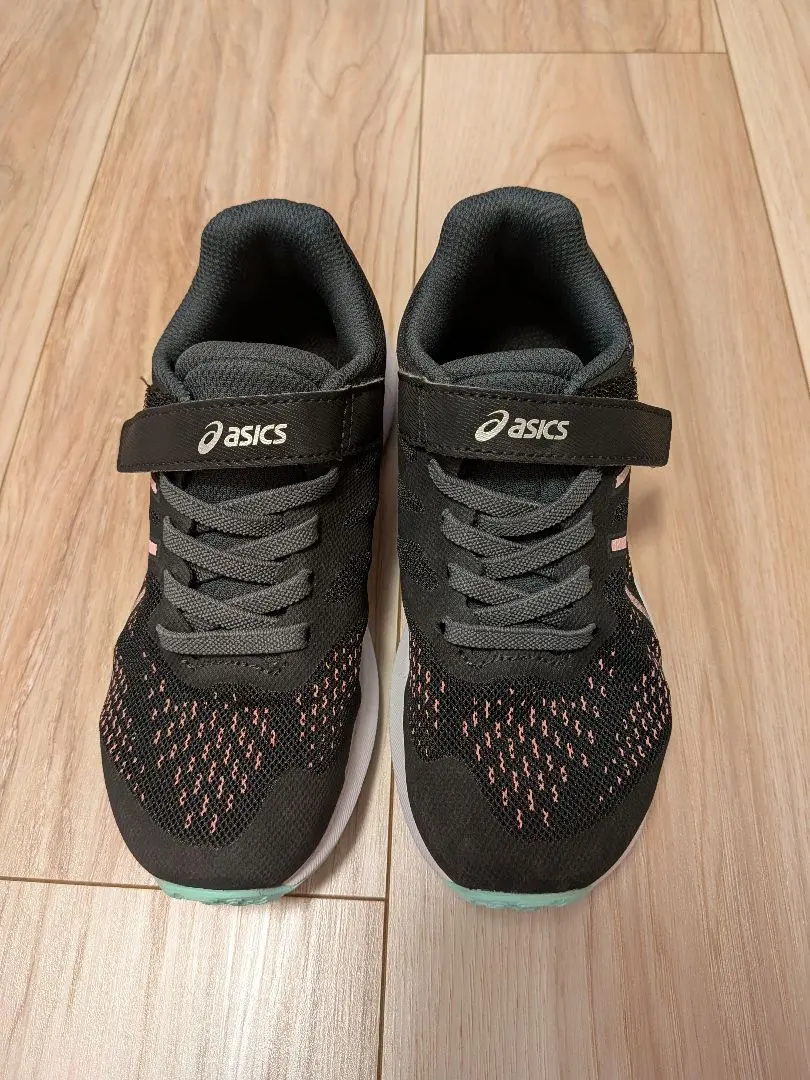 Thumbnail of Excellent condition ASICS Laserbeam, 19cm