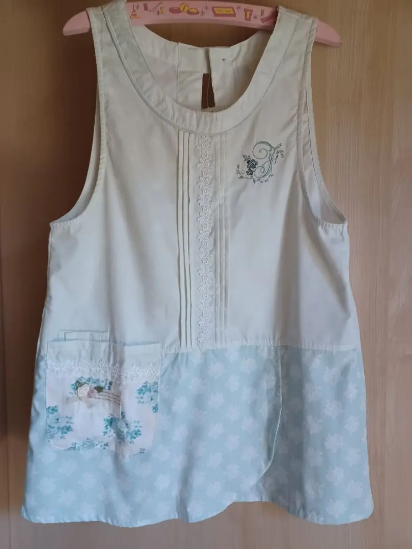 Thumbnail of Casual Apron, Cream, Light Blue, Floral Pattern, Size M, Unused
