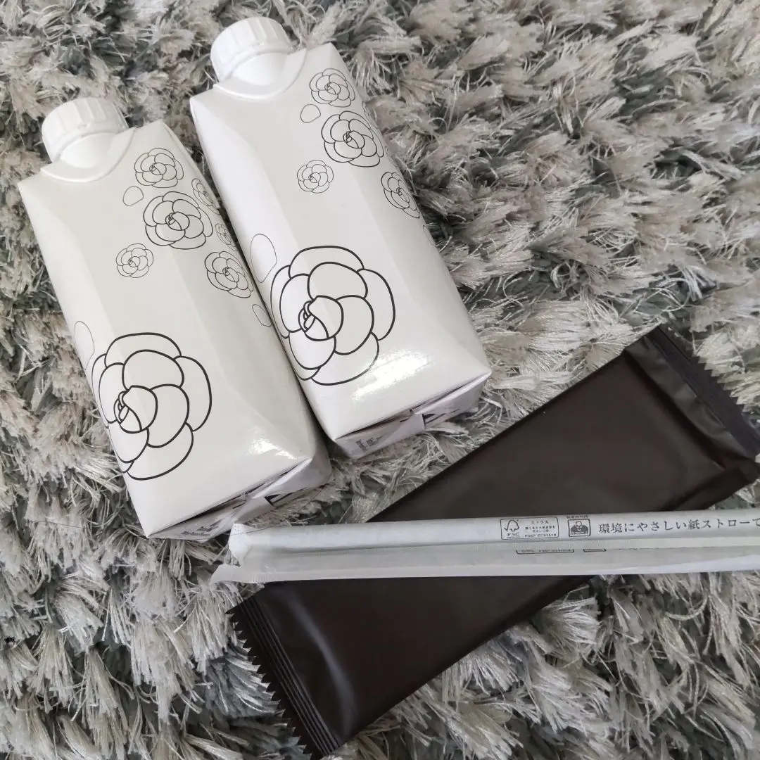 【未開封】CHANEL♡ カメリア 水 ミネラルウォーター おはようございます♪ このミネラルウォーターカメリア柄の