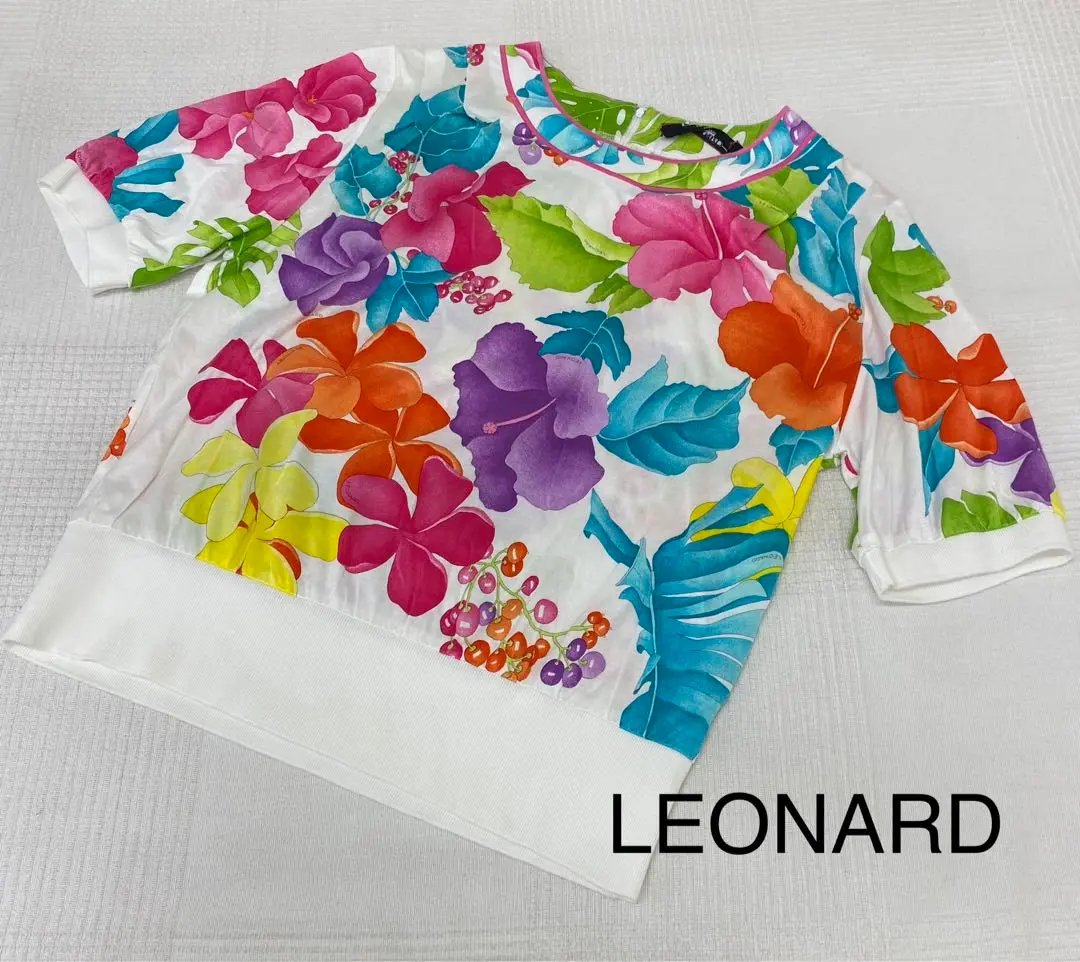 LEONARD レオナール 半袖シャツ トップス 花柄 M L 白 ホワイト 母の日プレゼントに！花柄【美品】LEONARDレオナール半袖